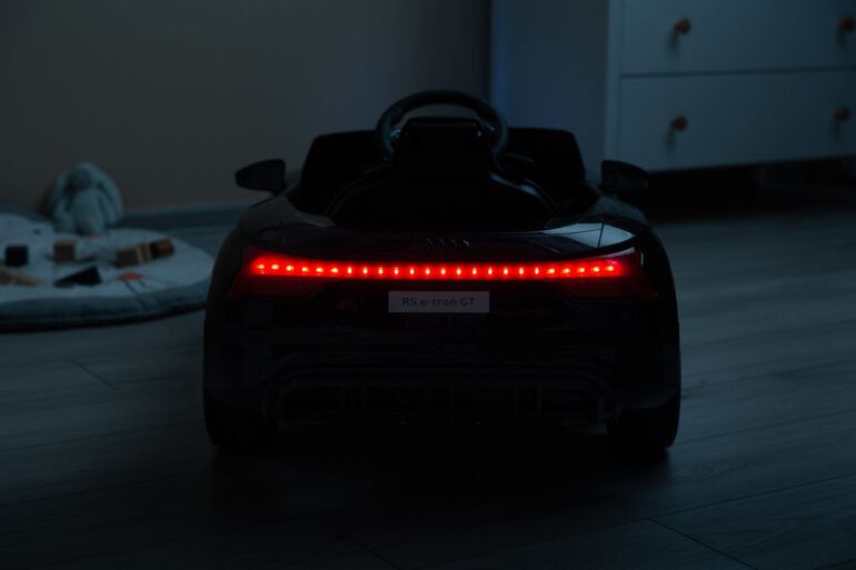 Audi RS E-Tron GT - black (12V + RC) - Ladybug Online Store