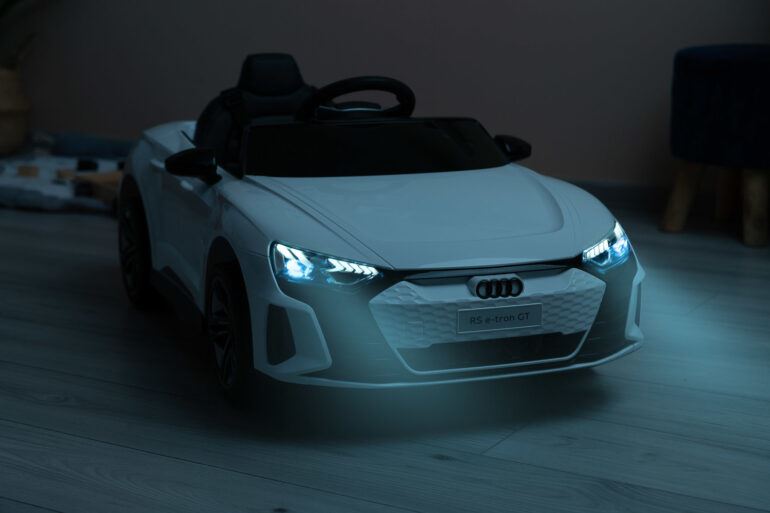 Audi RS E-Tron GT - white (12V + RC) - Ladybug Online Store